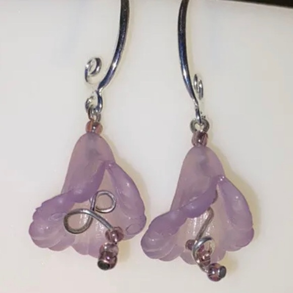 Handmade Lucite Flower Earrings - Picture 3 of 3